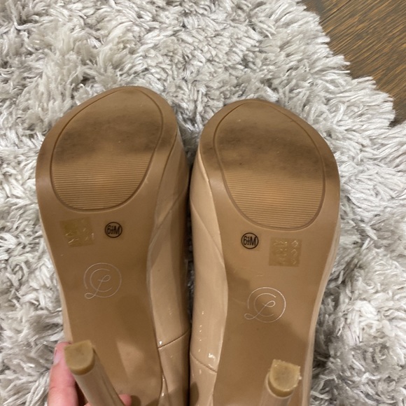 Worn once! Chinese laundry tan closed toe platform heels - Picture 5 of 5